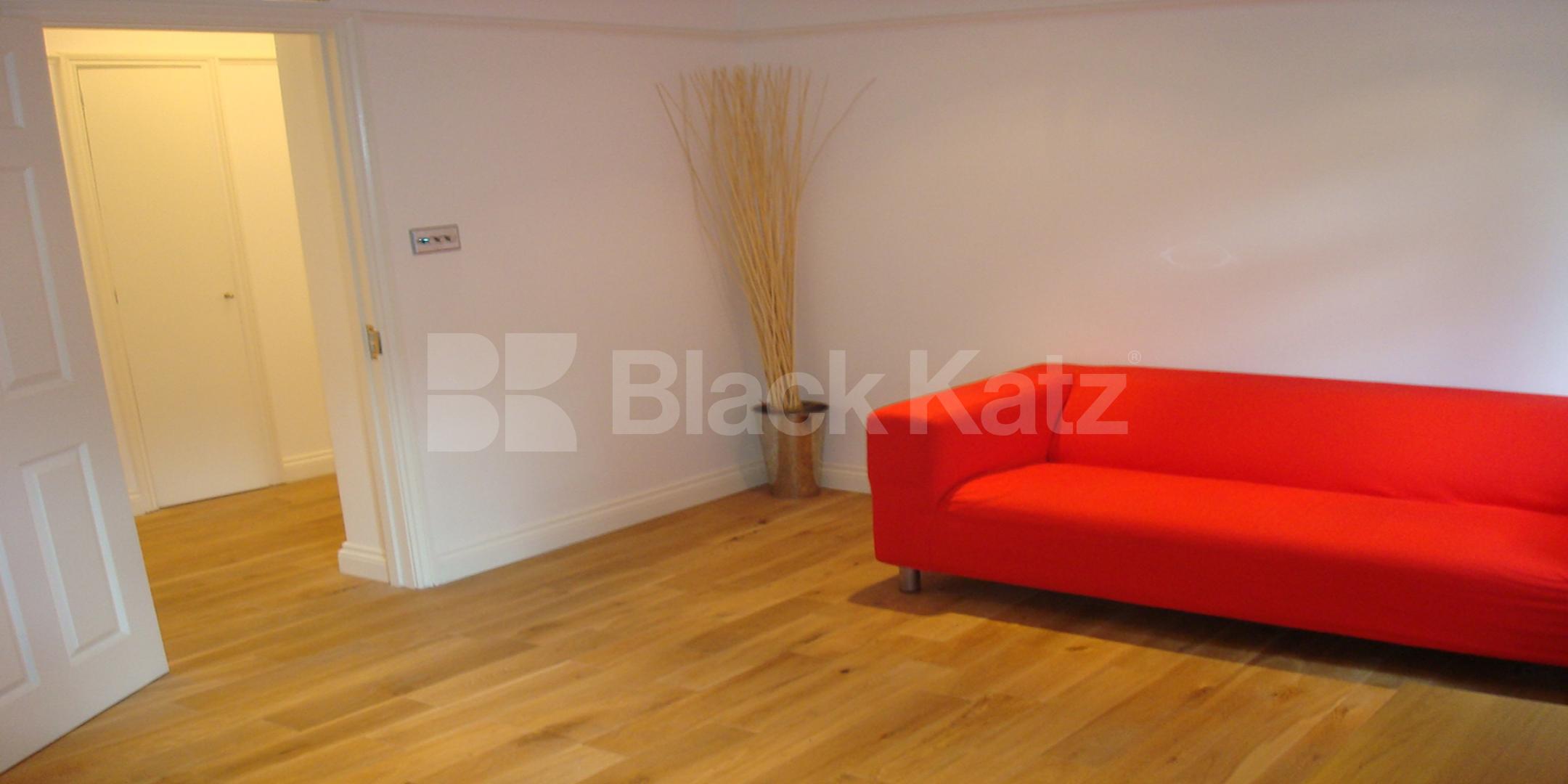			GREAT FOR 3 SHARERS!, 2 Bedroom, 1 bath, 1 reception Flat			 Hall Place, LITTLE VENICE